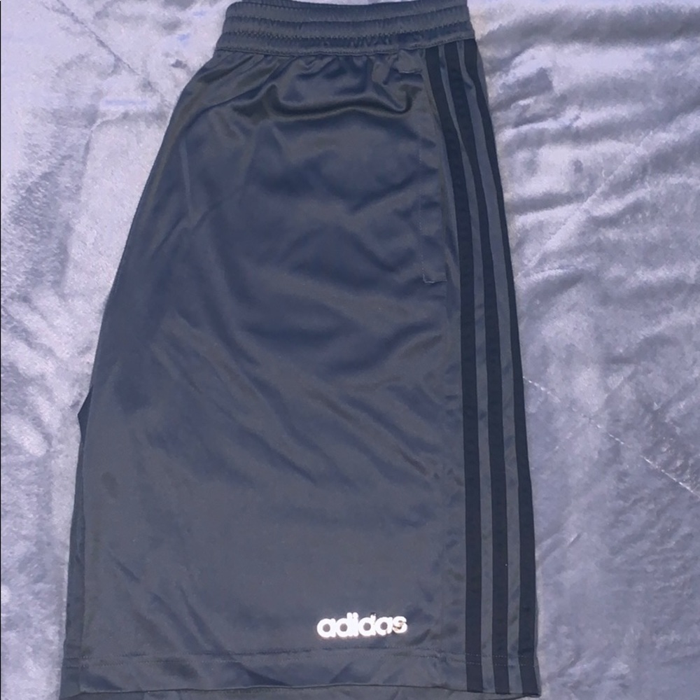 Men’s Adidas shorts size large